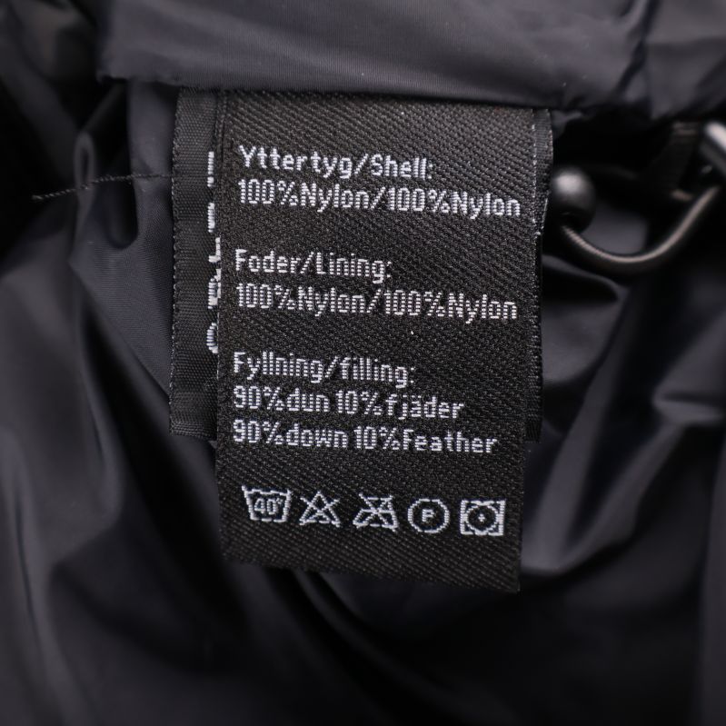 Tvättlapp med materialinformation för jackan