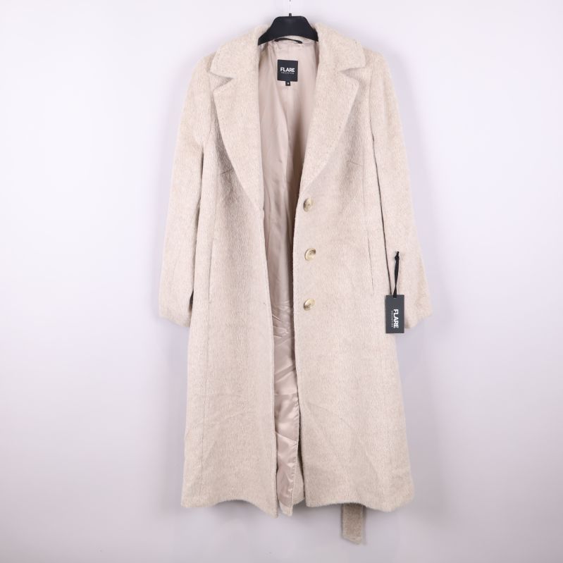 Beige kappa med öppen front och synligt innerfoder