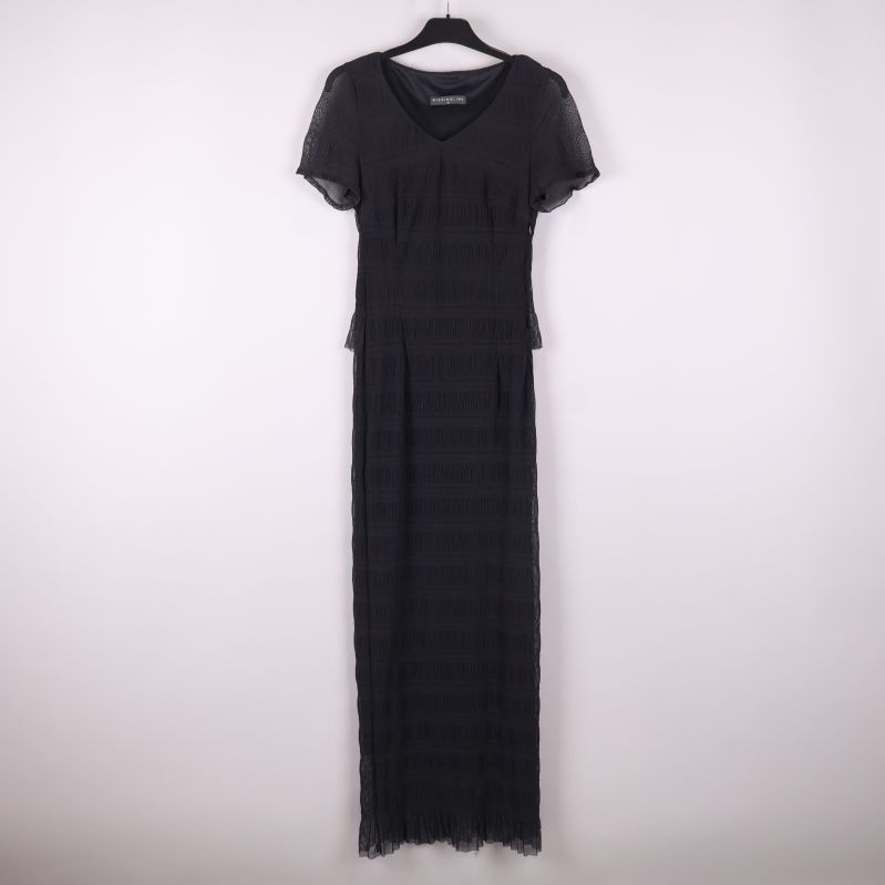 Lång klänning fotograferad framifrån 