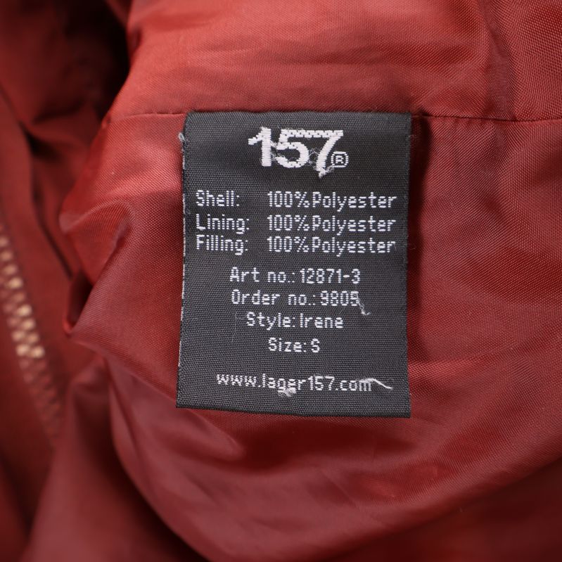 Materiallapp visar 100% polyester i alla lager