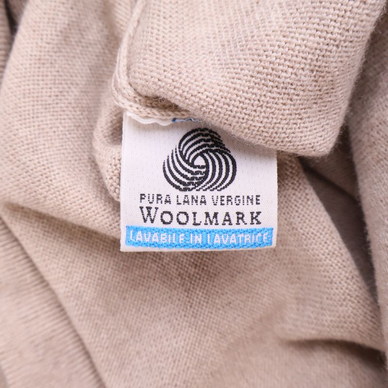 Materialetikett med Woolmark-logotyp och tvättinformation