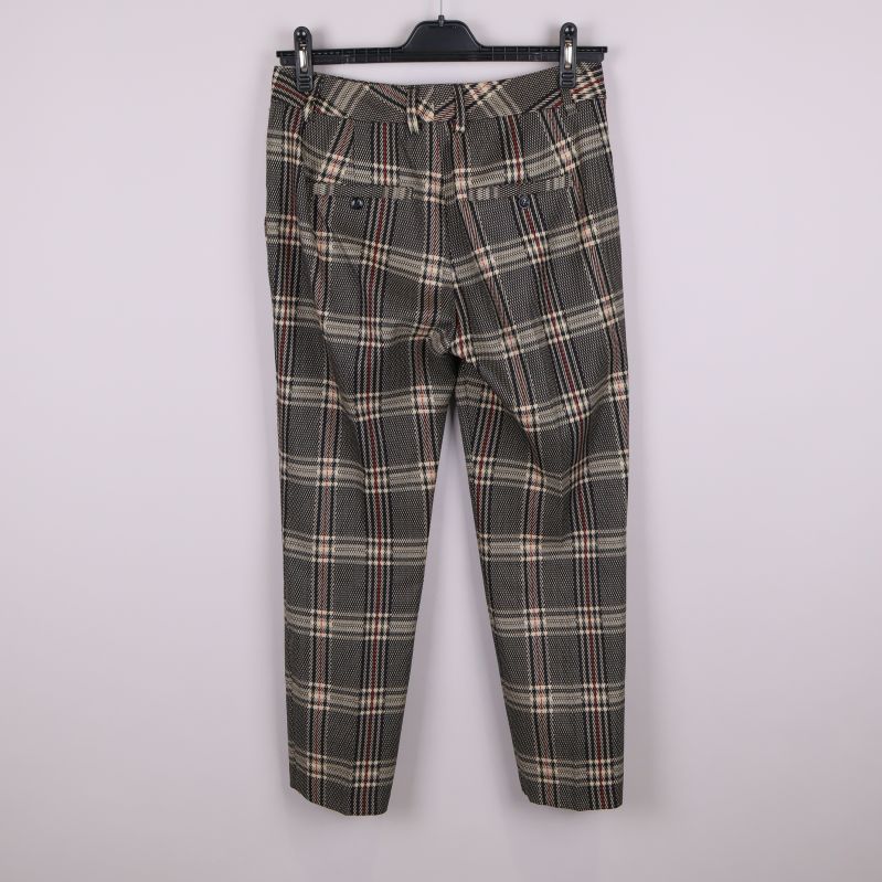 Baksidan av rutiga byxor 