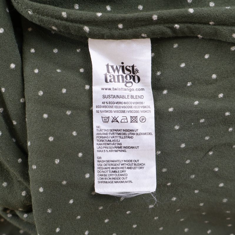Tvätt- och materialetikett från Twist & Tango klänning