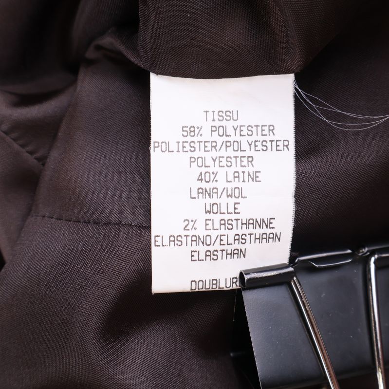 Materialetikett som visar polyester, ull och elastan