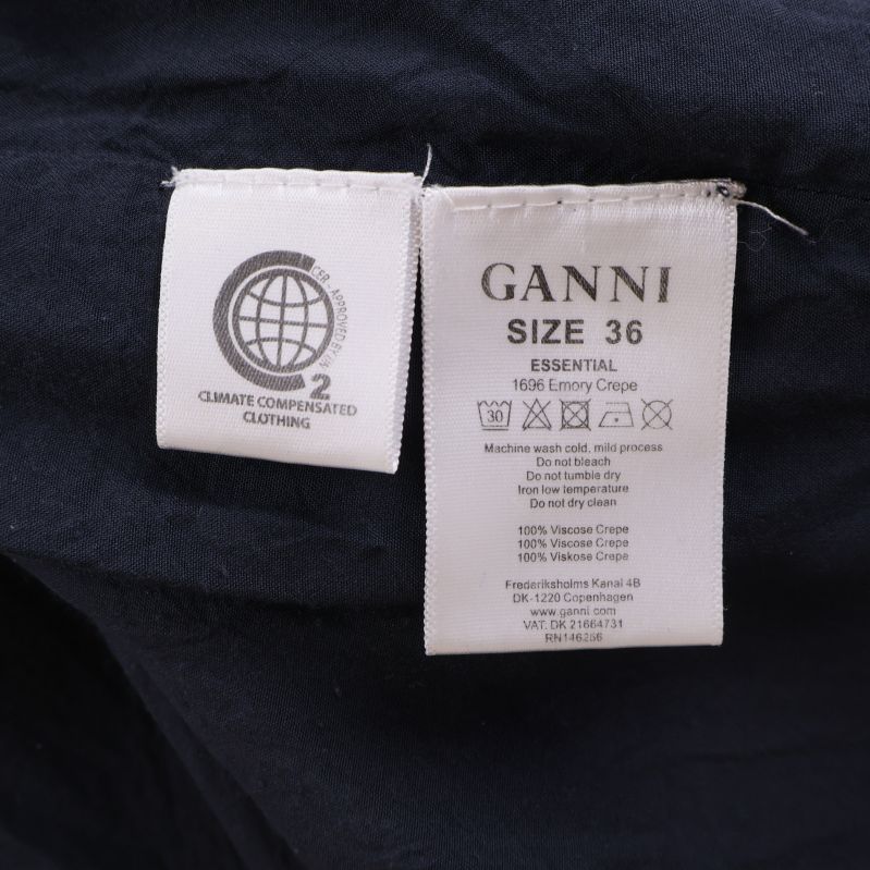 Materiallapp med viskos och storlek 36 från Ganni