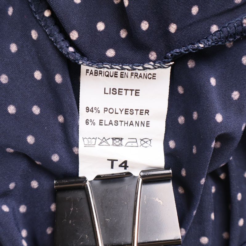 Materialetikett som visar 94% polyester och 6% elastan