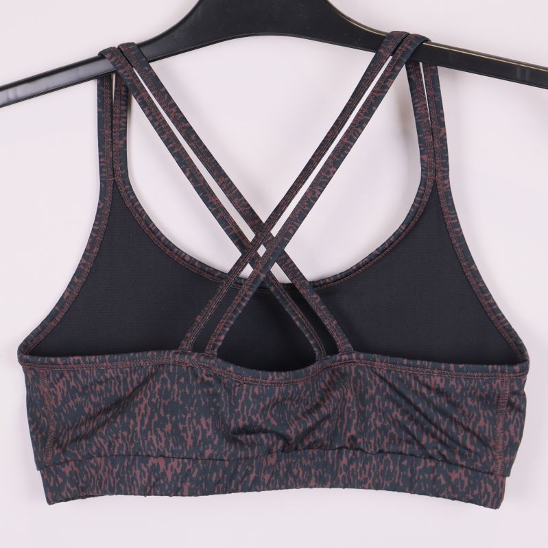 Sport-bh med korsade band och mönstrad baksida