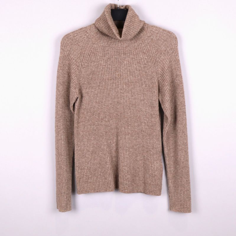 Beige ribbstickad polotröja