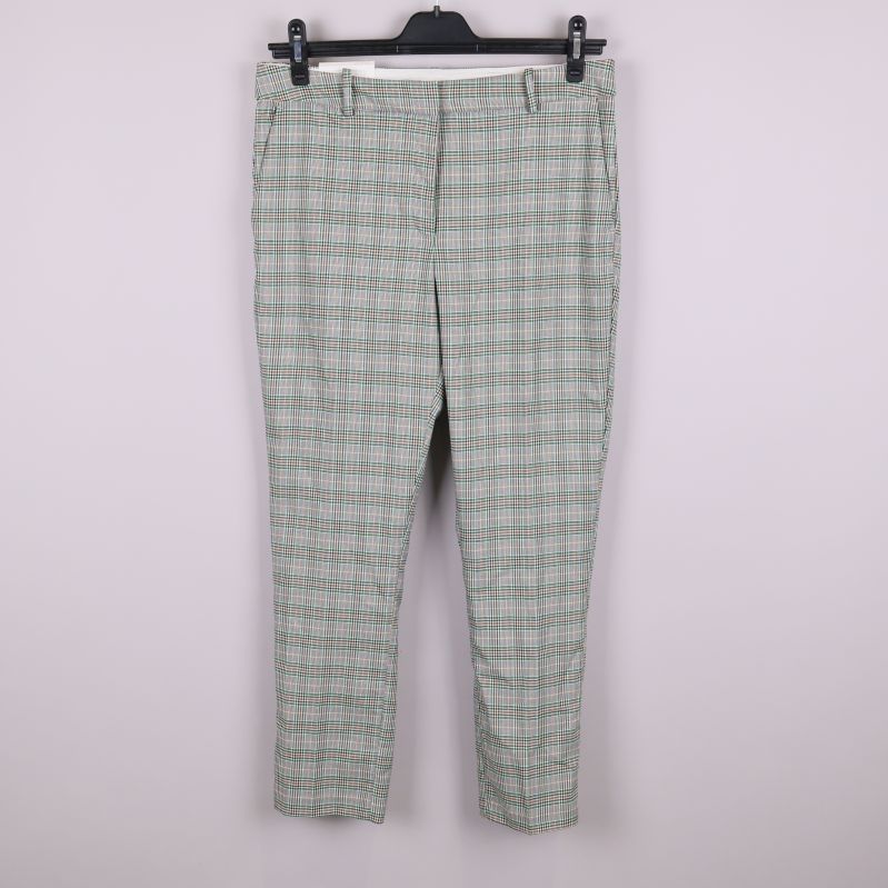 Framsidan av rutiga slacks 