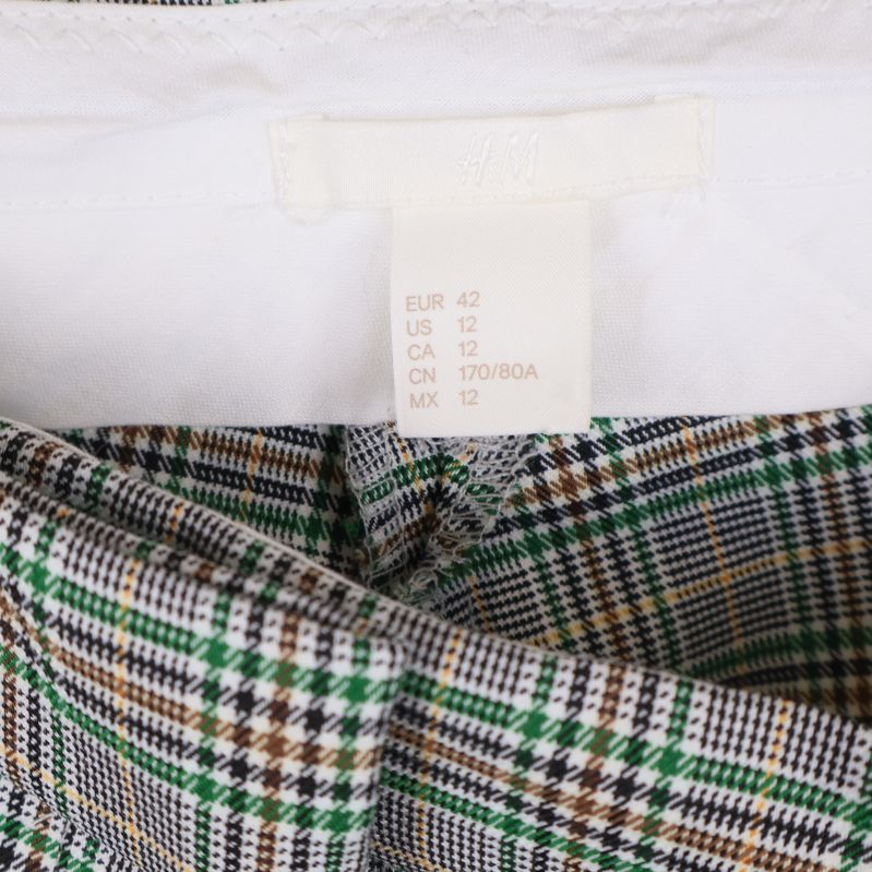 Storleksetikett med EUR 42 på insidan