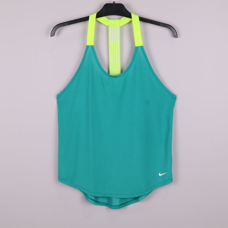 Framsida av turkost Nike linne med neongula axelband