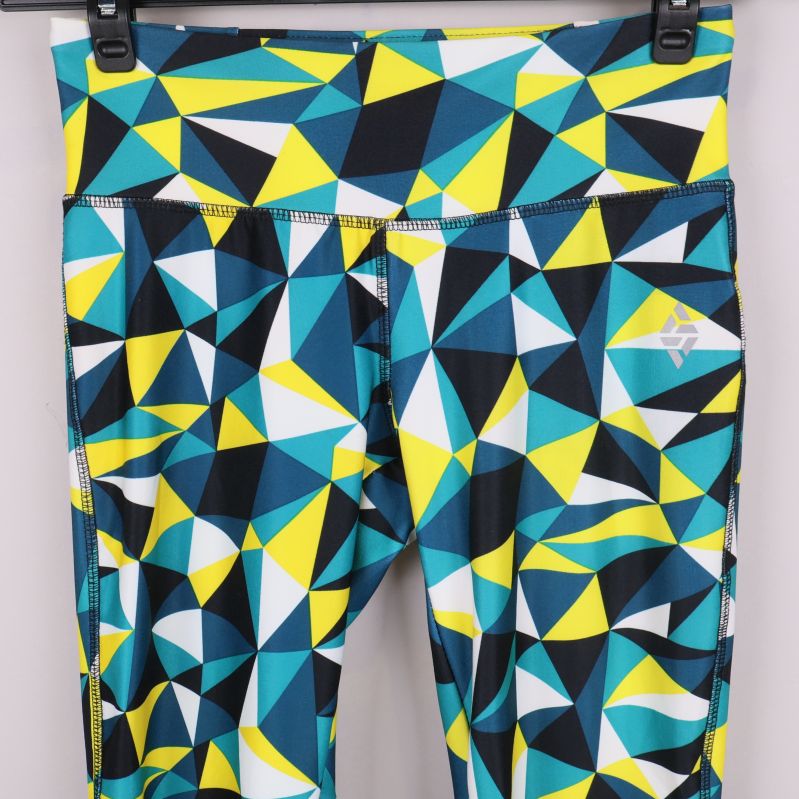 Övre delen av tights med grafiskt mönster och etikett