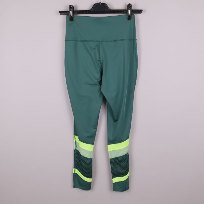 Träningstights i grönt med neondetaljer bakifrån
