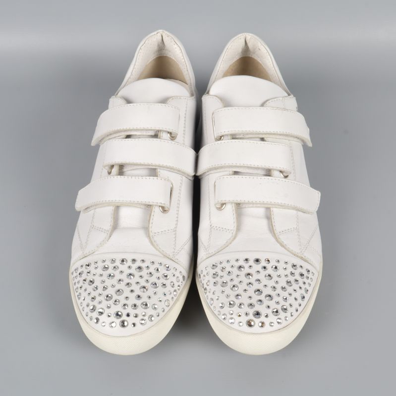 Vita sneakers med två kardborreband