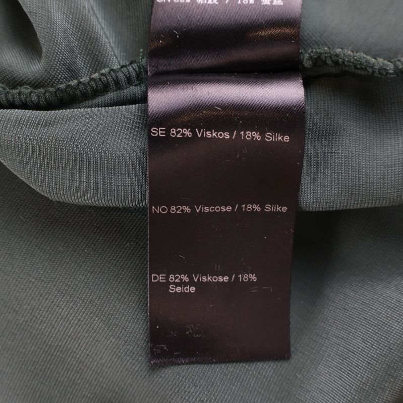 Materialetikett som visar 82% viskos och 18% silke