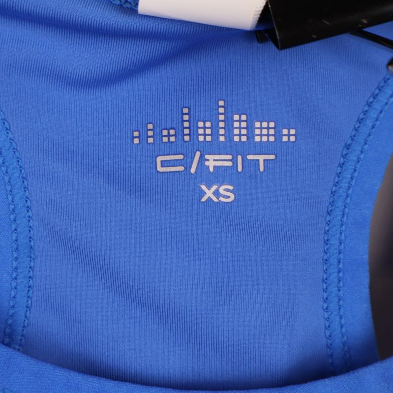 Närbild på tryckt storleksmärkning XS på insidan