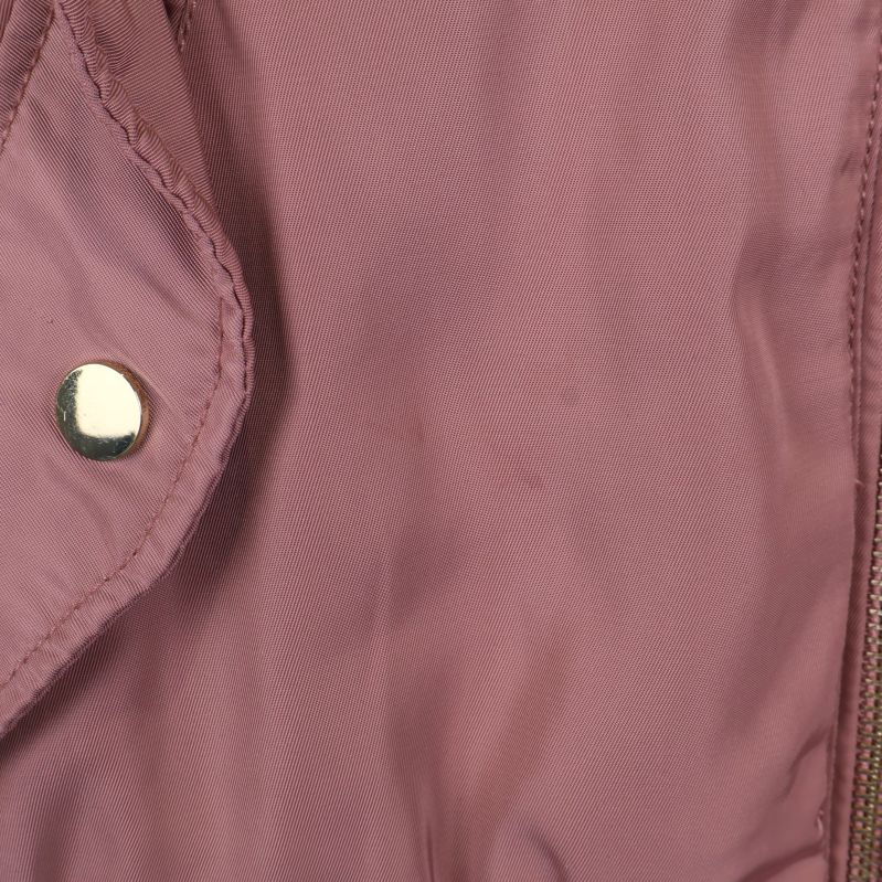 Närbild fläckar på framficka