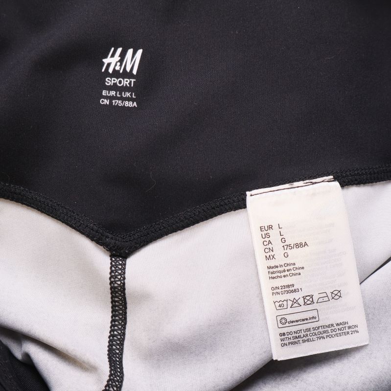 H&M SPORT-logo och storleksetikett inuti tightsen