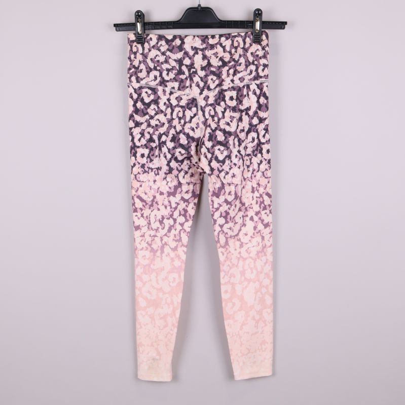 Framsida av mönstrade leggings
