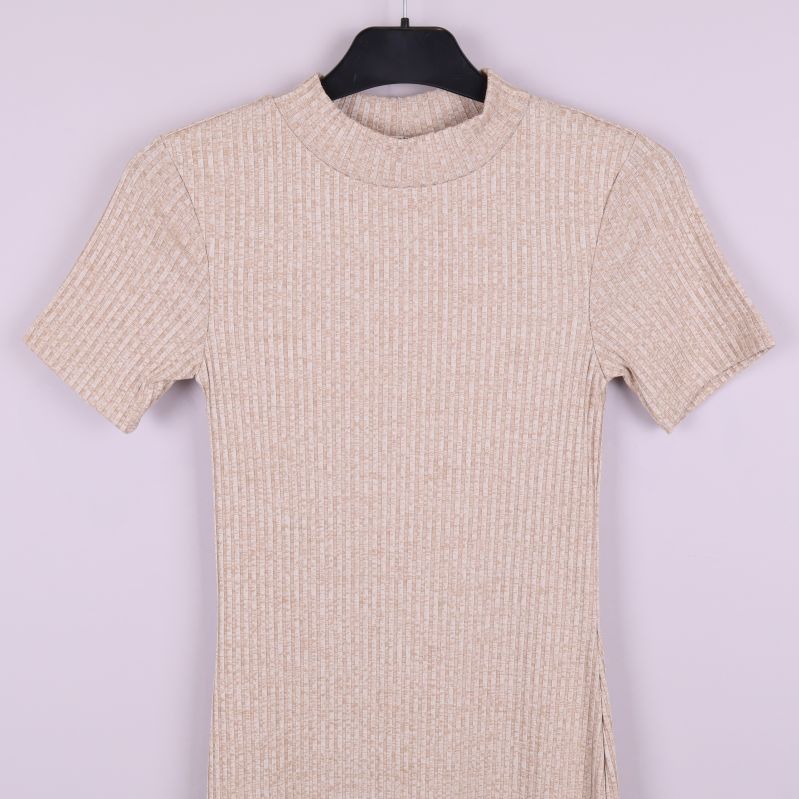 Övre del av ribbad klänning med rund halsringning