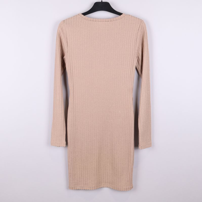 Ribbstickad beige klänning med lång ärm, baksidan