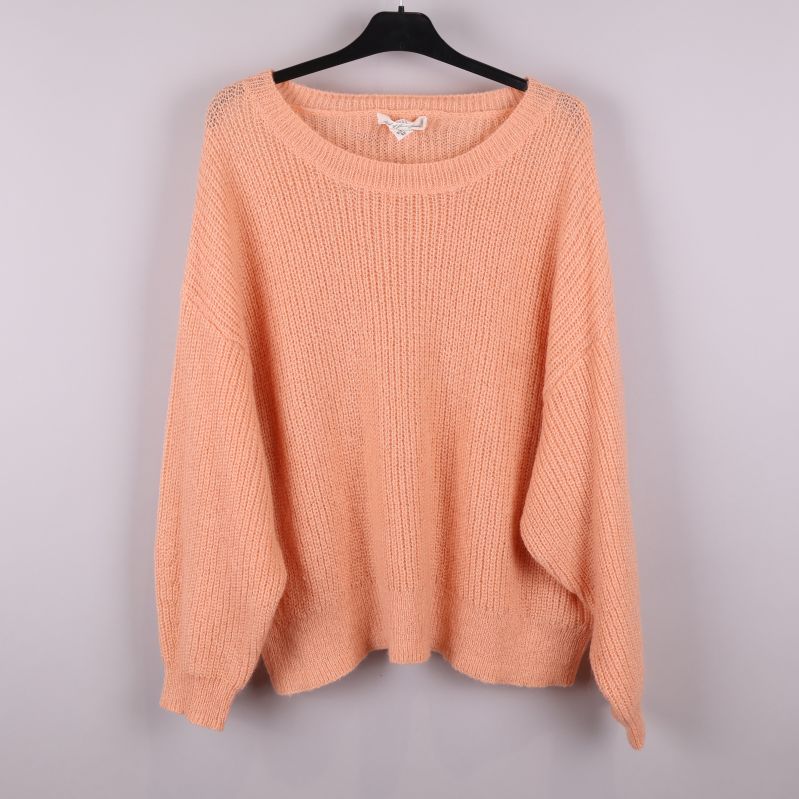 Stickad aprikos tröja med luftig passform framifrån