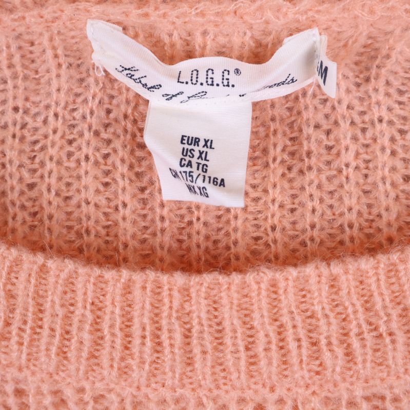 Närbild på L.O.G.G. etikett och storleksmärkning