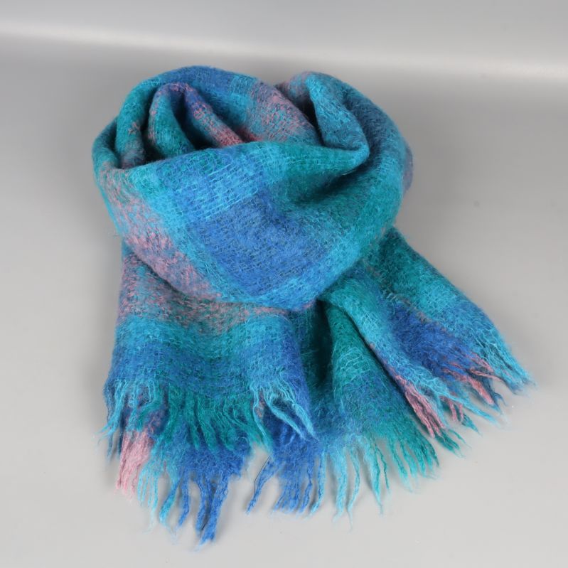 Rutig mohairhalsduk löst vikt med fransar fram