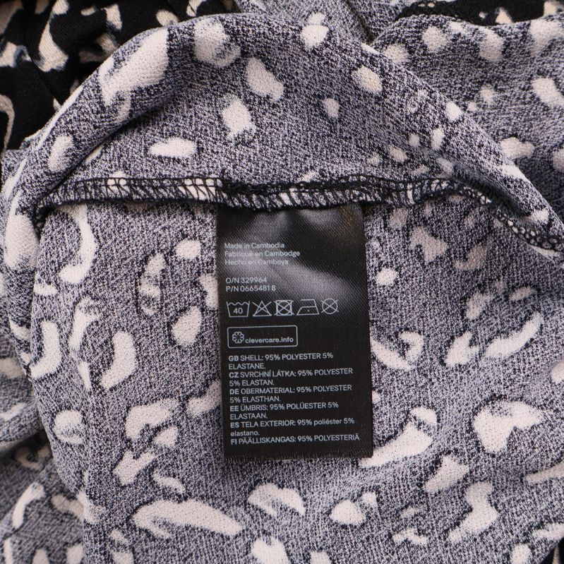 Materiallapp som visar komposition och skötselråd