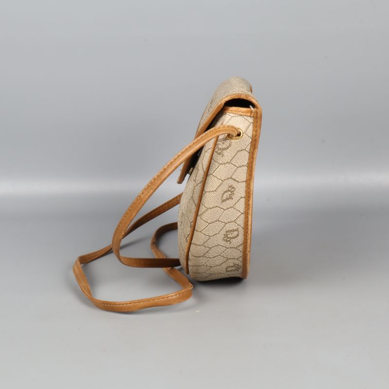 Väskan sedd från sidan