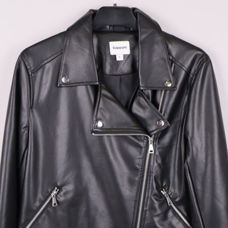 Närbild av övre delen av jackan, krage och dragkedja