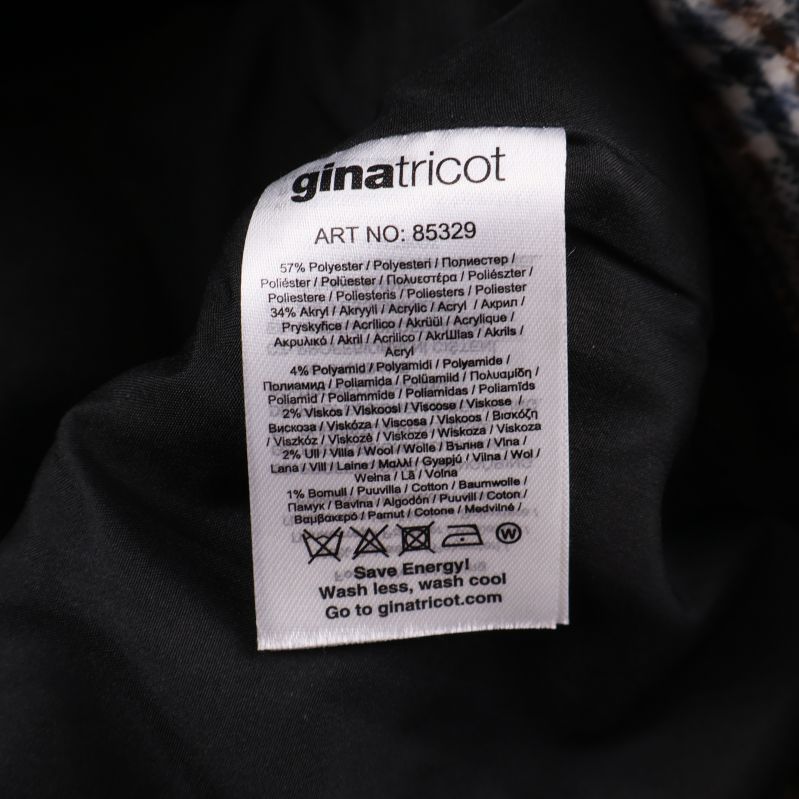 Materialetikett som visar innehållet i jackan