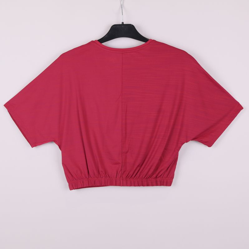 Ceriserosa topp med resår bakstycke fotograferad bakifrån