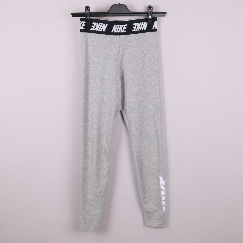 Grå leggings med svart Nike-mudd 
