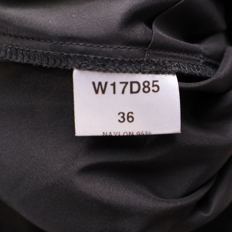 Storleksetikett med nummer W17D85 och EU-storlek 36