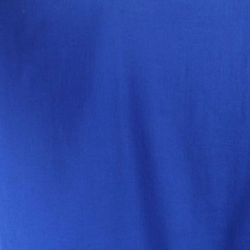 Detaljerad närbild på blått tyg 
