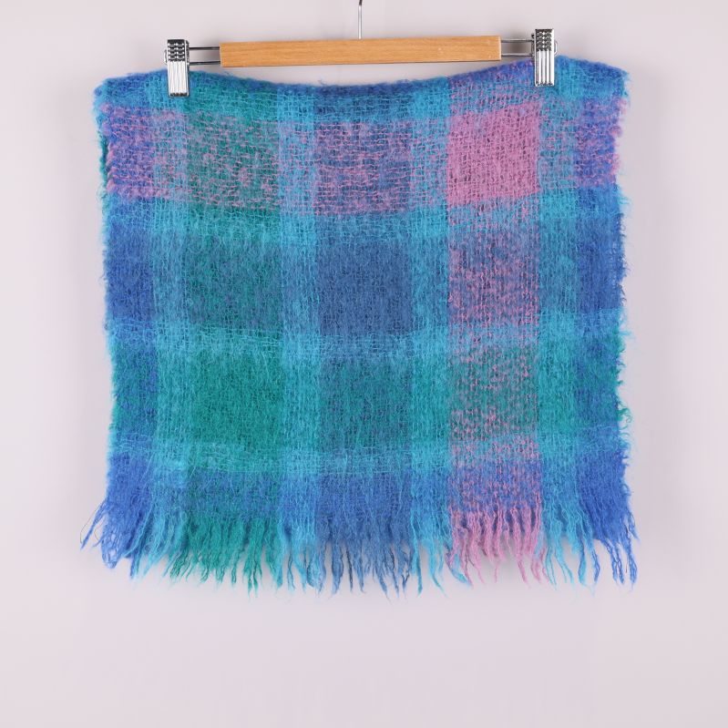  Rutig halsduk med blå, gröna och rosa fält