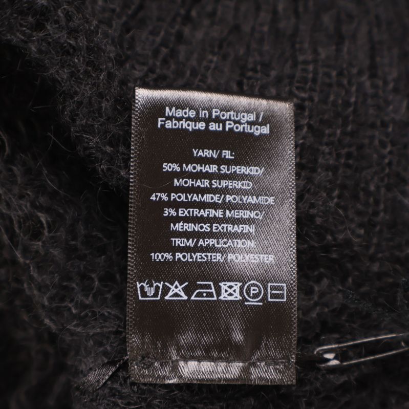 Materialetikett svart kofta med sammansättning