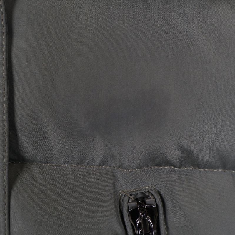 Fläck på vänster bröst av jackan