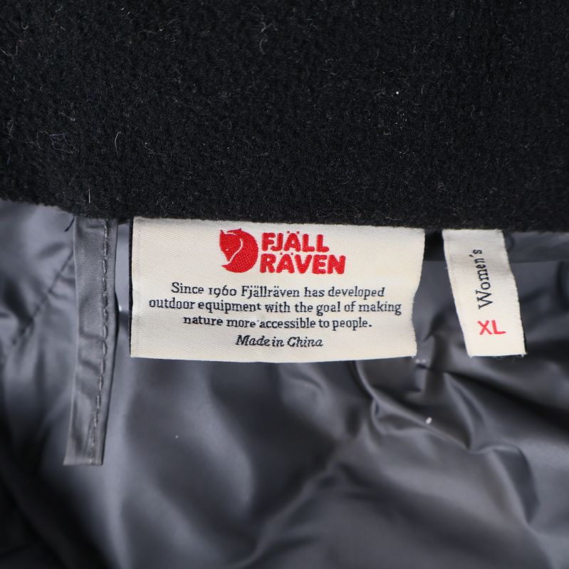 Fjällräven etikett och storlekslapp XL inuti jackan