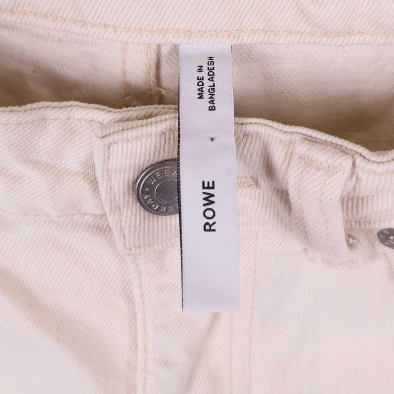 Detalj av knapplås och etikett