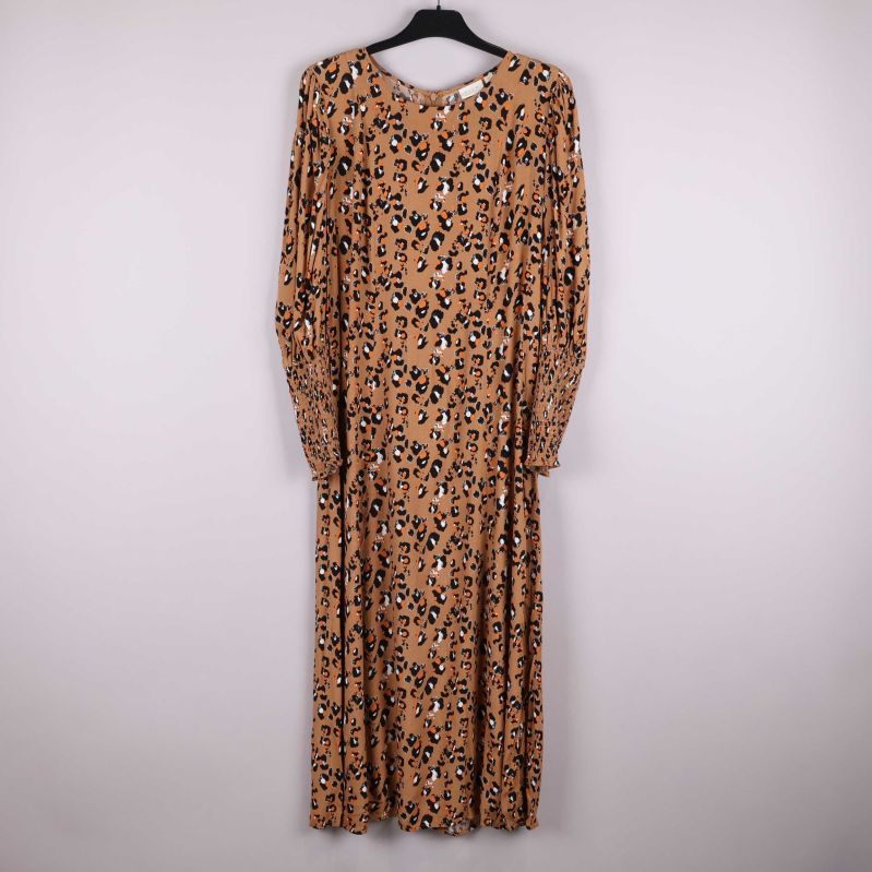 Leopardmönstrad klänning framifrån