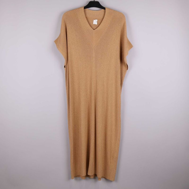 V-ringad långklänning framifrån