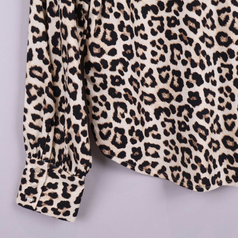 Detalj av nedre del och manschetter