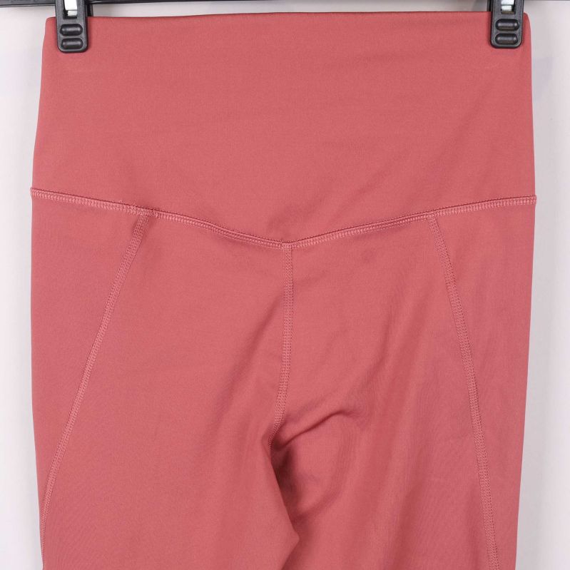 Kay/Day etikett i storlek S