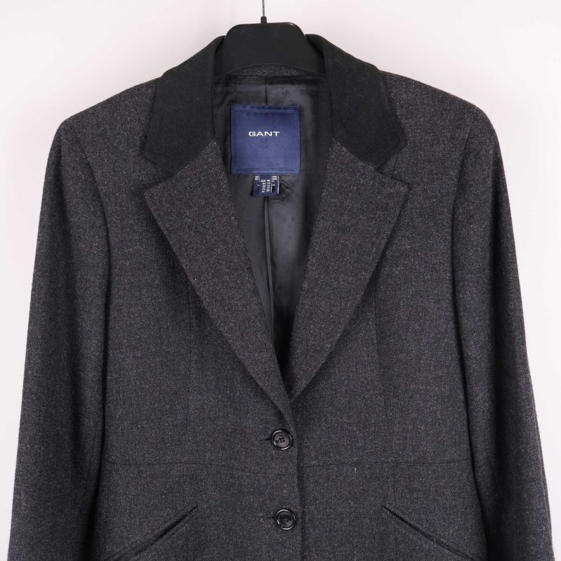 Kavajkrage med etikett