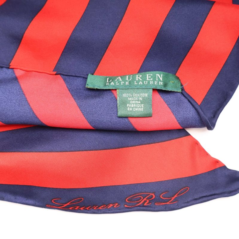 Scarf med märkessymbol