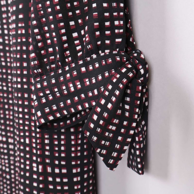 Närbild på knytning vid ärm