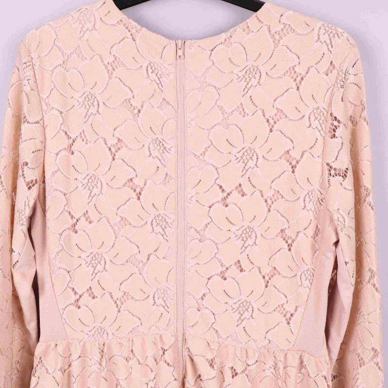 Detalj på H&M-märke och storlek