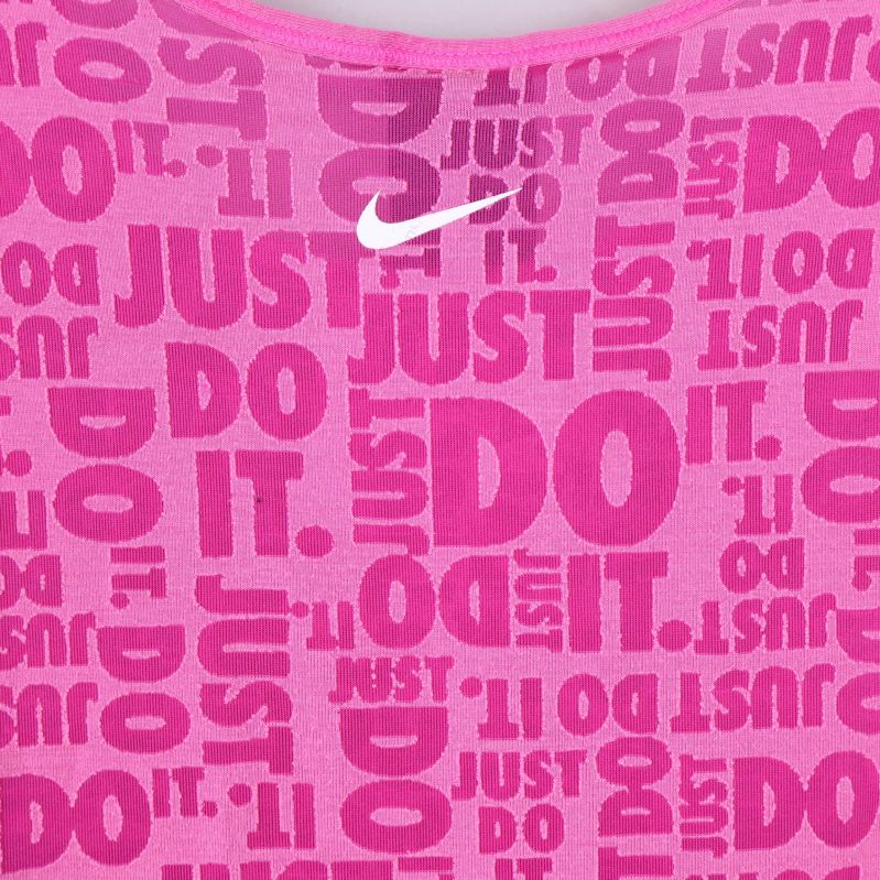 Detalj av Nike-logga och Just Do It-text på rygg